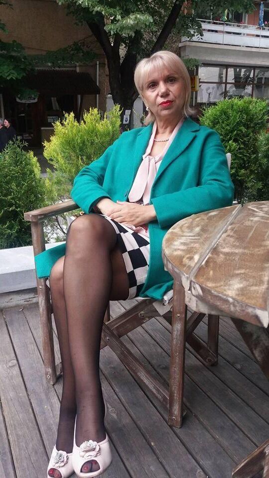 Mom is so sexy in pantyhose 