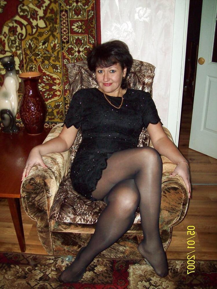 Mom is so sexy in pantyhose 