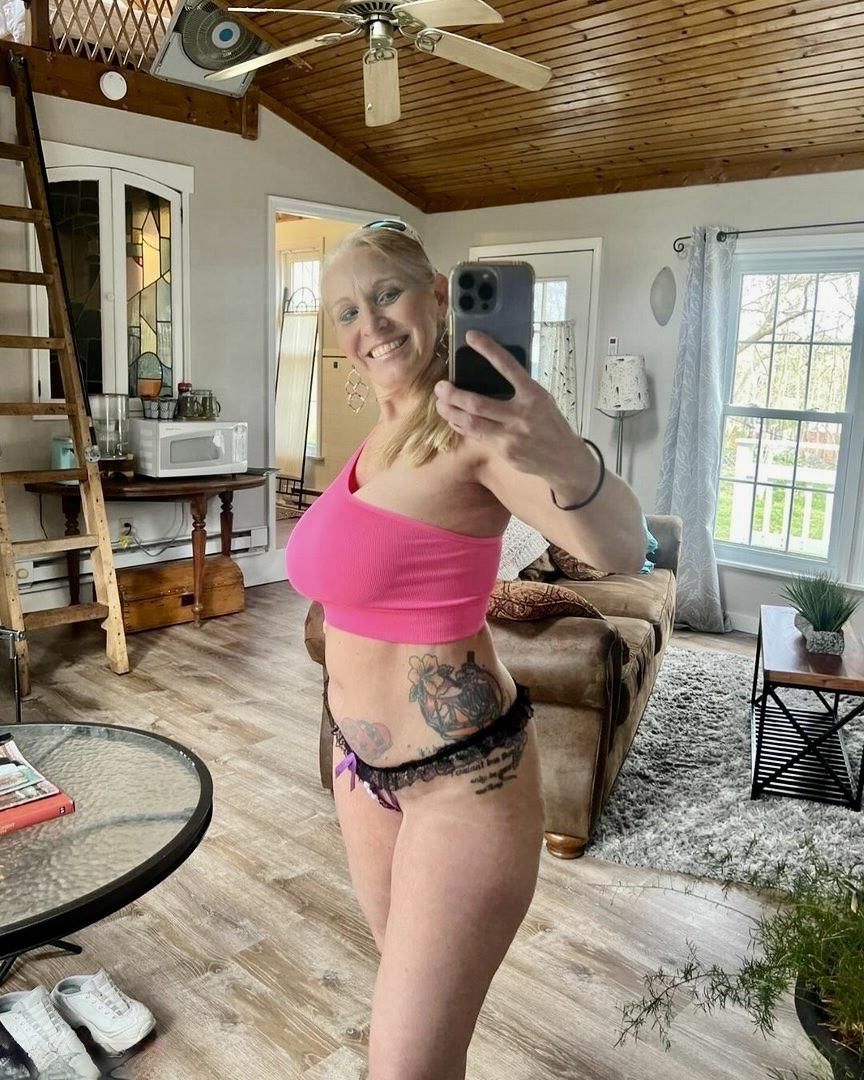 Sydney Sexy Curvy Big Boobs Blonde Mature Mixed Hot Shots