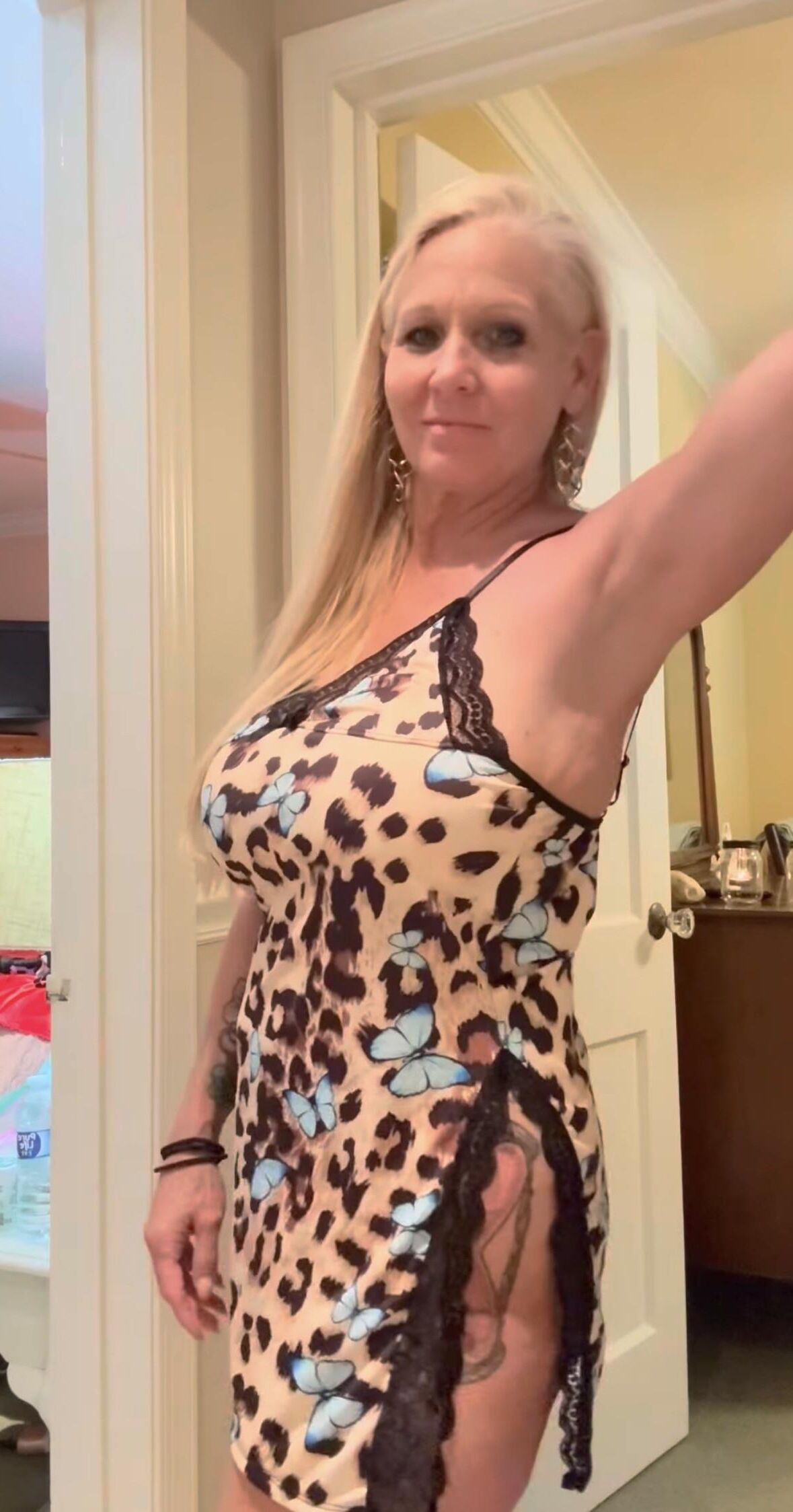 Sydney Sexy Curvy Big Boobs Blonde Mature Mixed Hot Shots