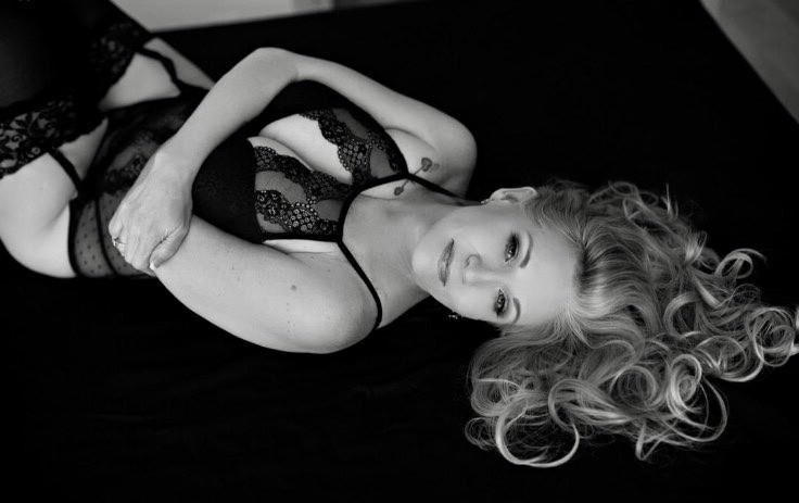 Sydney Sexy Curvy Big Boobs Blonde Mature Mixed Hot Shots