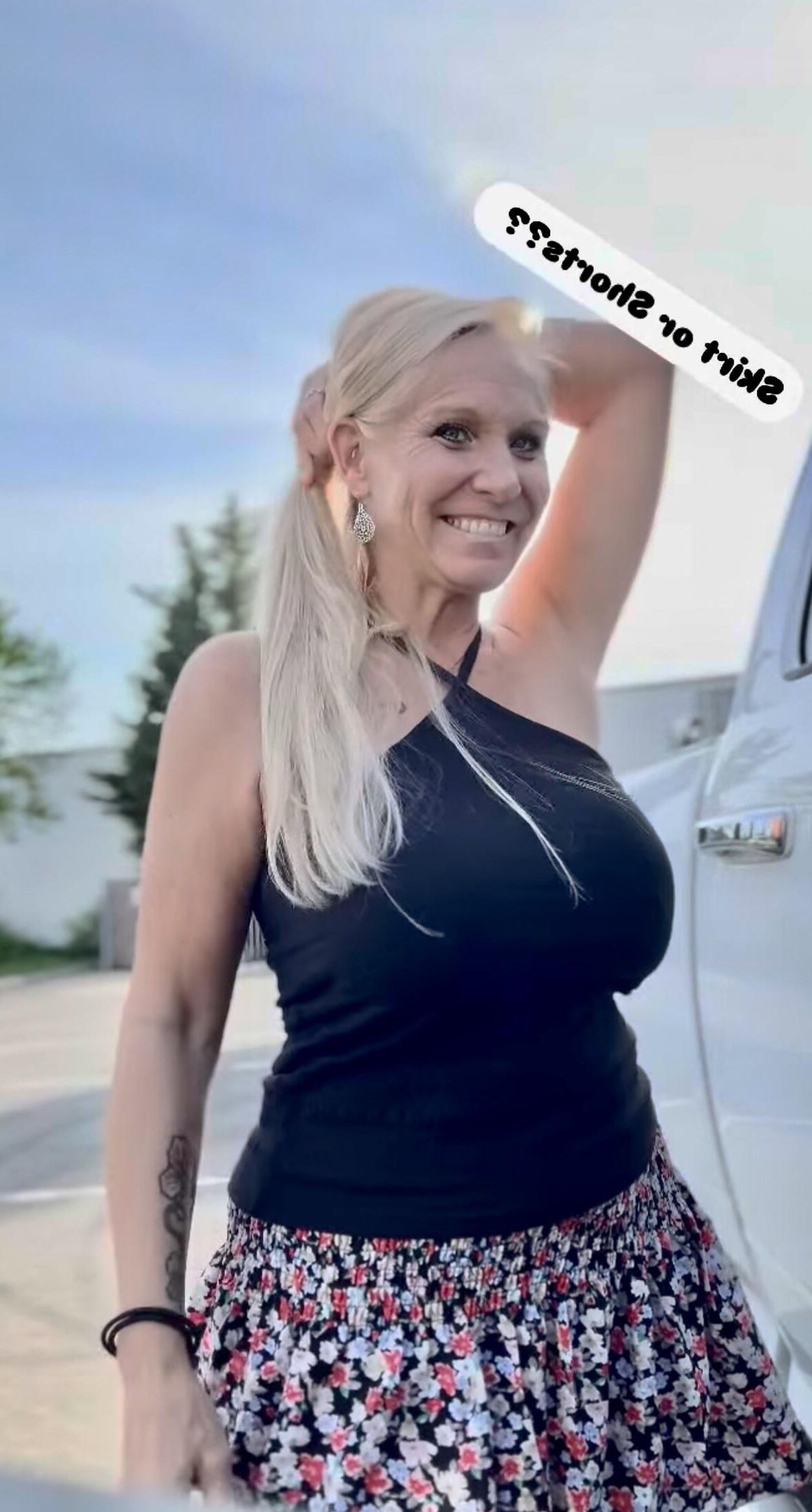 Sydney Sexy Curvy Big Boobs Blonde Mature Mixed Hot Shots