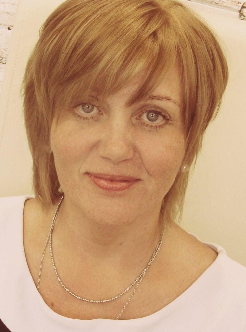 Mature Iraida from Murmansk in Russia spread wide her legs