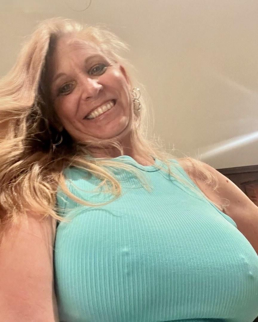 Sydney Sexy Curvy Big Boobs Blonde Mature Mixed Hot Shots
