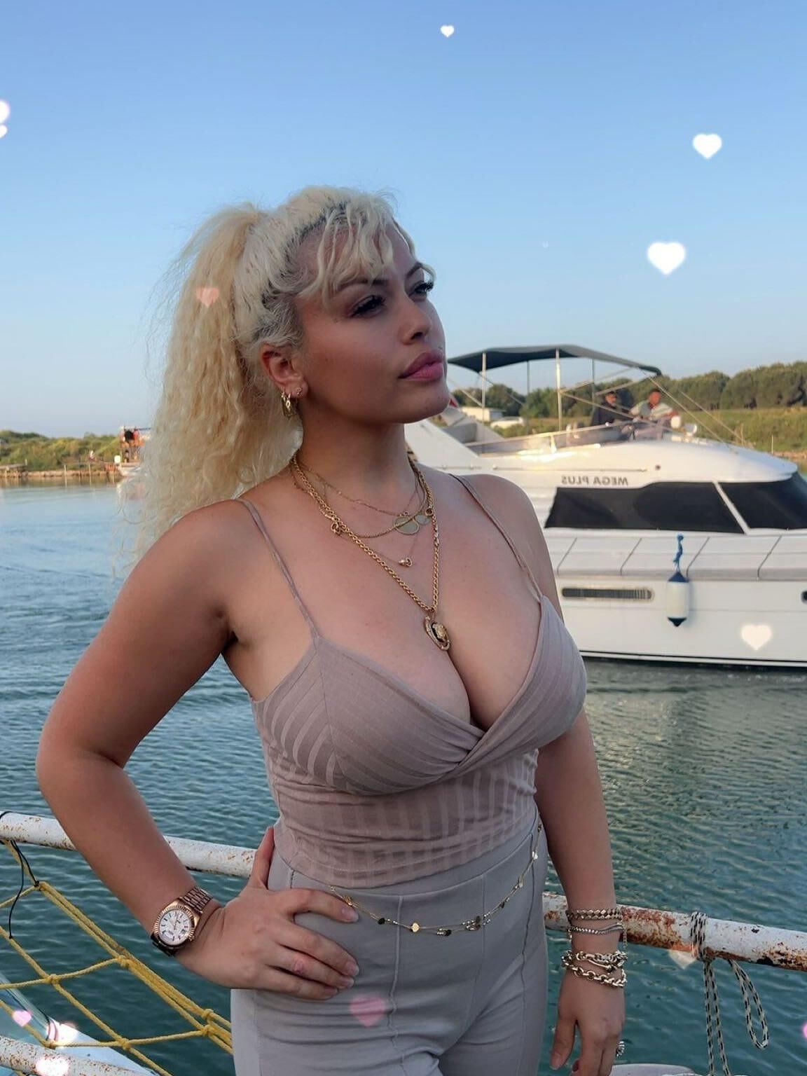 Turkish Busty Milf Meydan