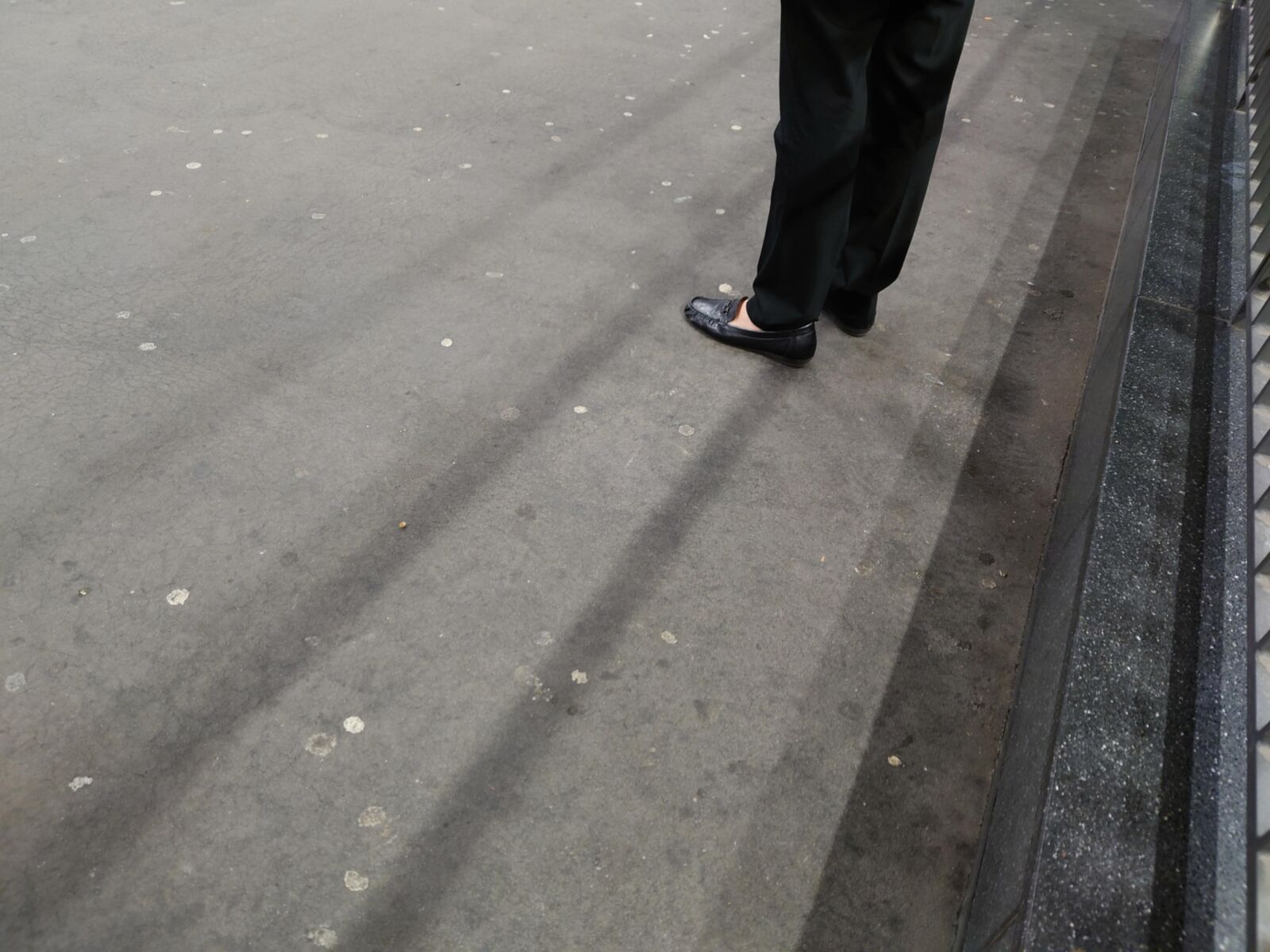 Office MOM in Loose Loafers