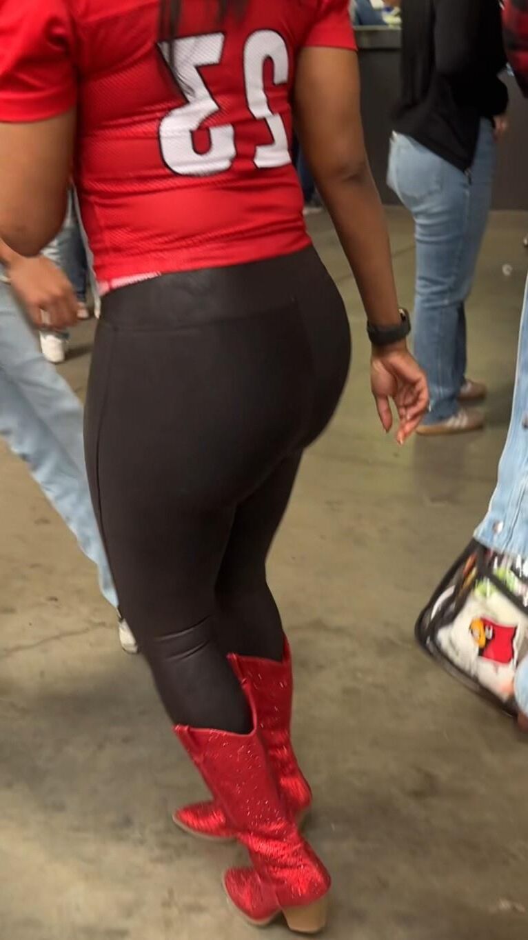 Candid Pawgs Leggings