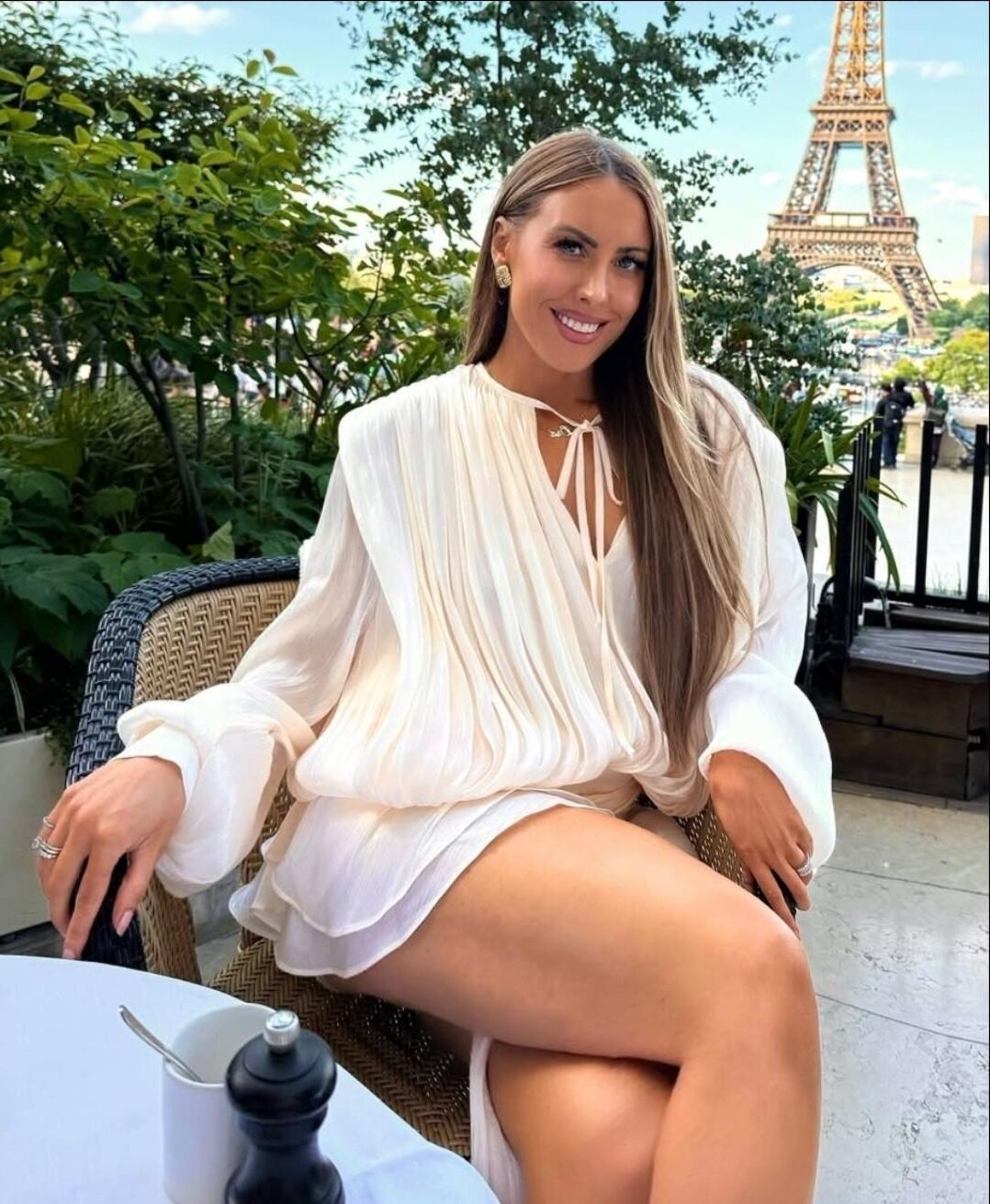 Her royal smugness SELF OBSESSED YR OLD Lisa cum her 