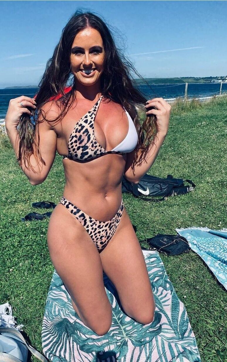 Maria curvy muscular fat tits MILF spread her far & wide