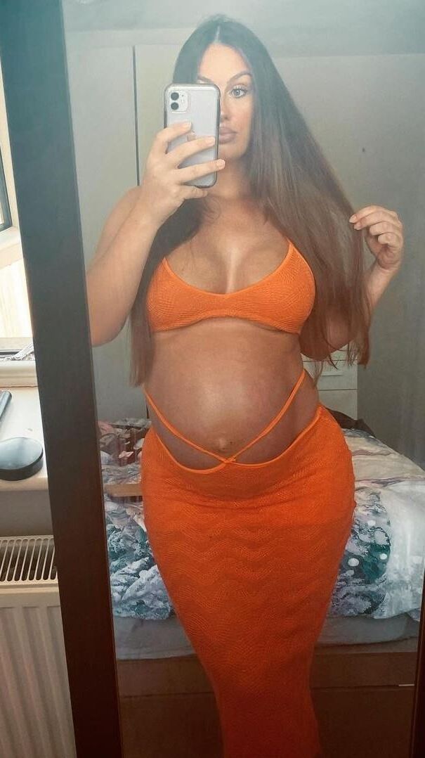 Maria curvy muscular fat tits MILF spread her far & wide