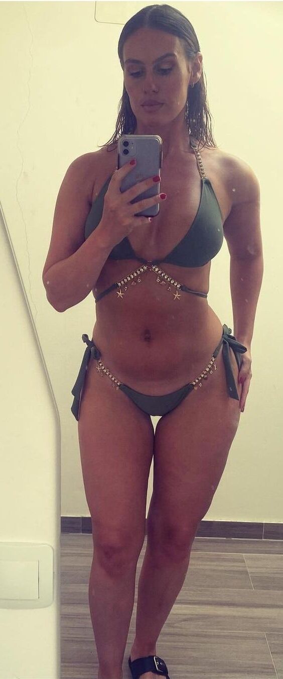 Maria curvy muscular fat tits MILF spread her far & wide