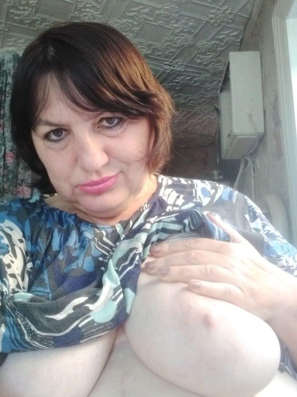 Зрелая русская Елена из Томска показала свои сиськи