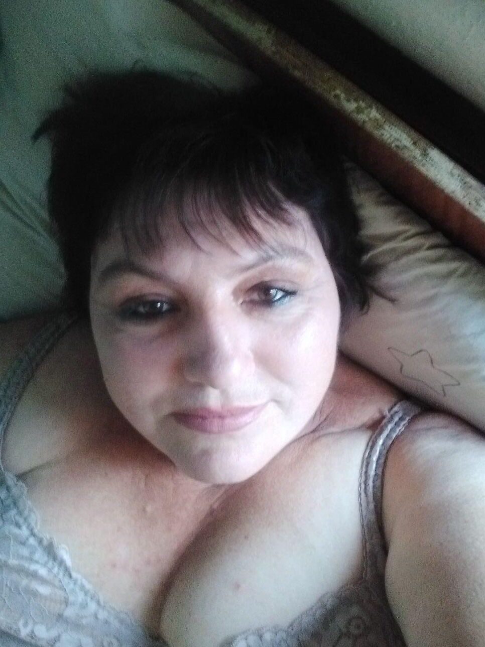 Зрелая русская Елена из Томска показала свои сиськи