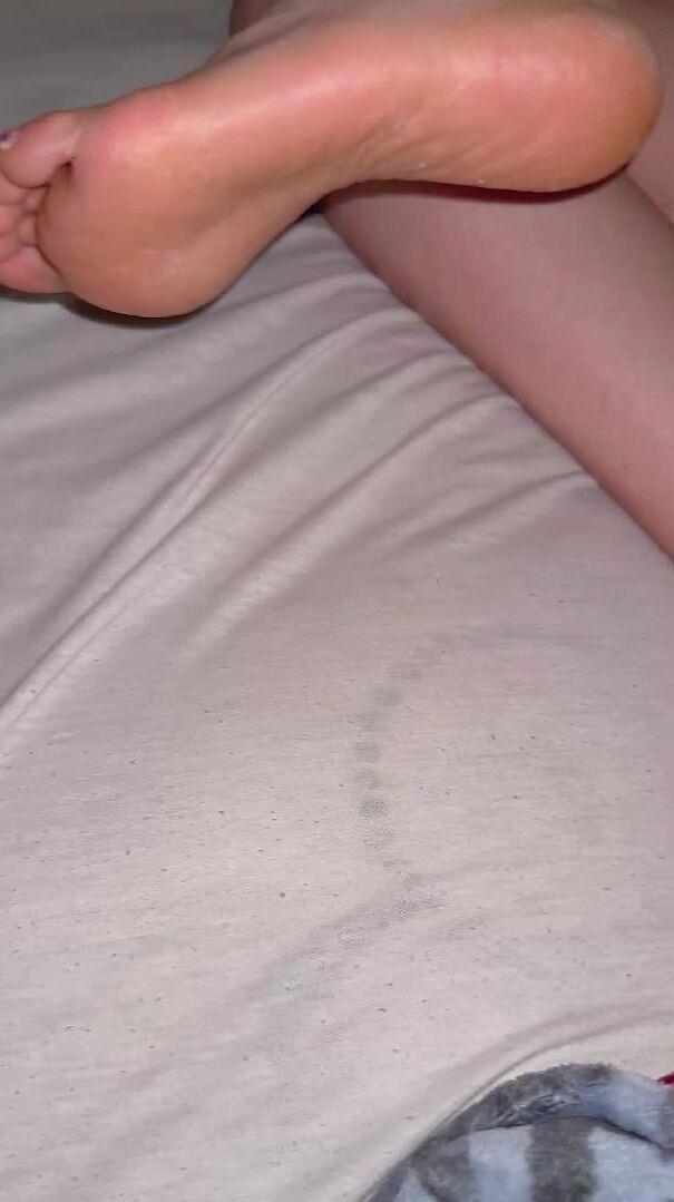 Latina MILF muestra su jugoso coño