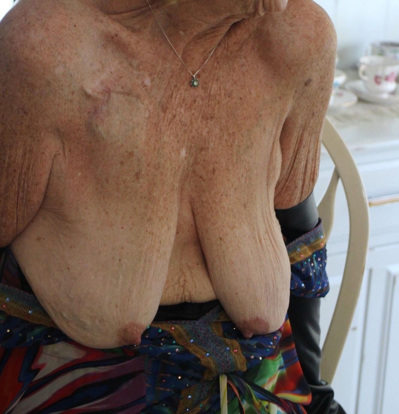 Grannies de aficionados tetas para lamer y amasar