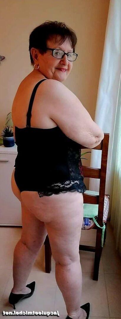 Geniet Van Deze Oma Laat Je Sperma Maar Lekker Spuiten