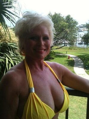 Amateur clothed milf, gilf collection