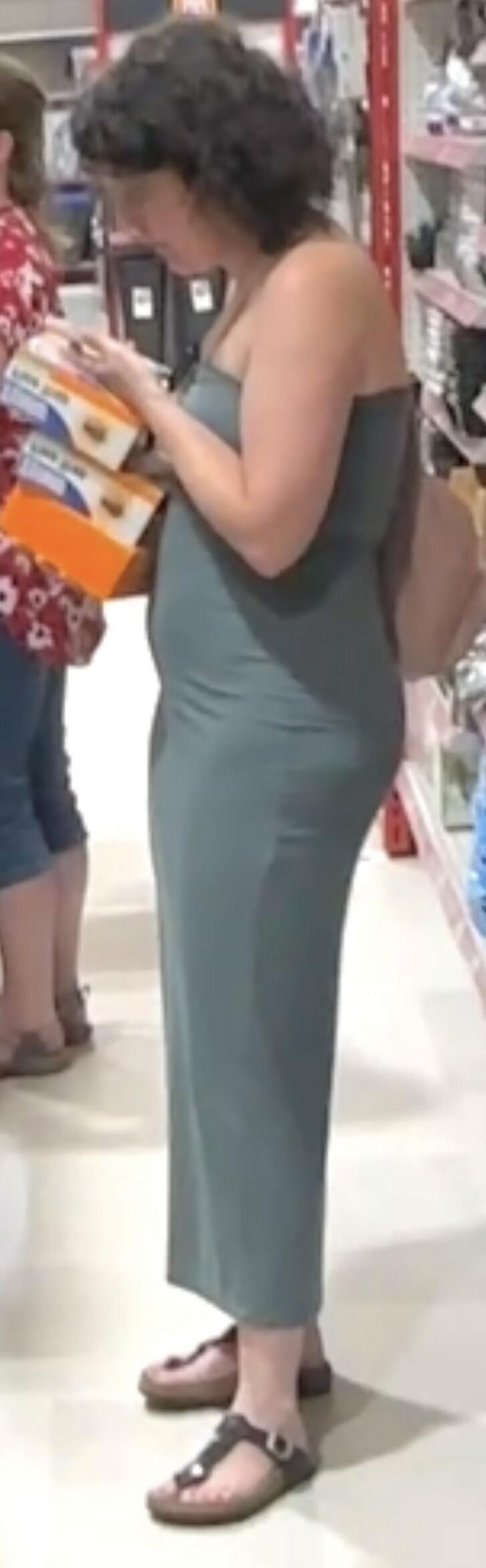 MILF ass shopping