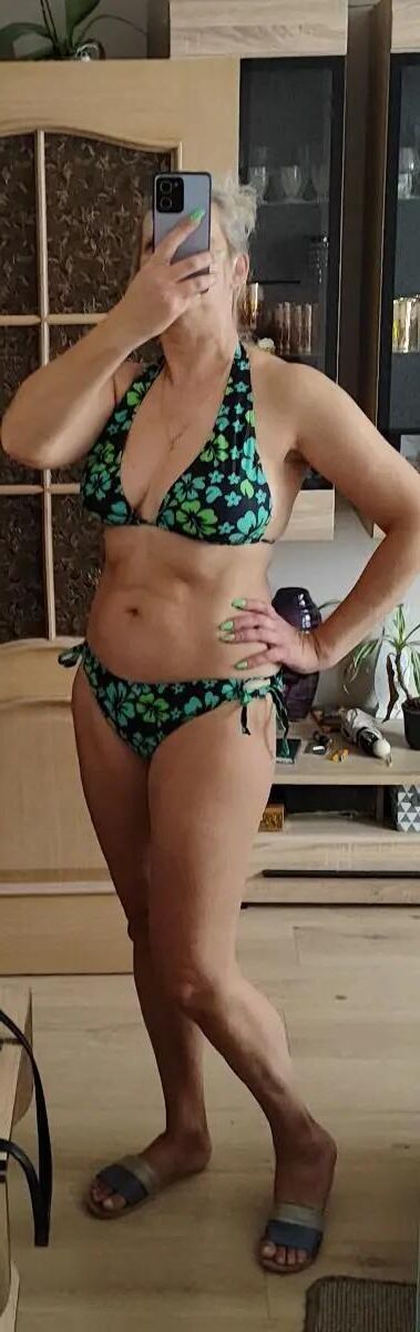 sexy busty mature slut 