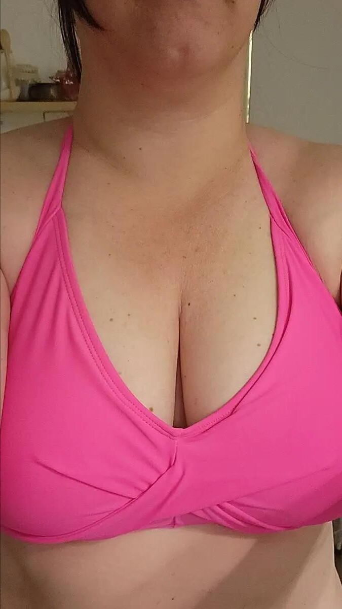 sexy busty mature slut 