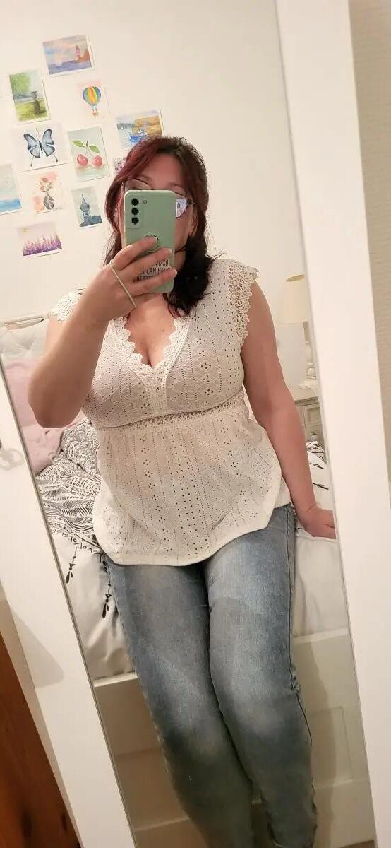 sexy busty mature slut 
