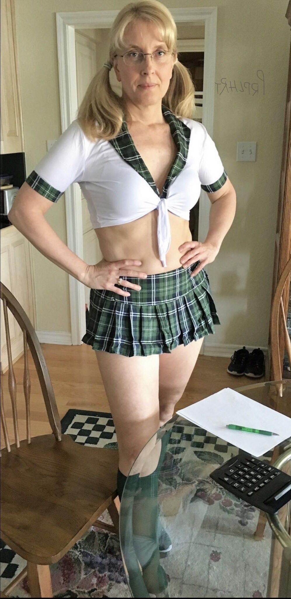 Hot Skoolie ()