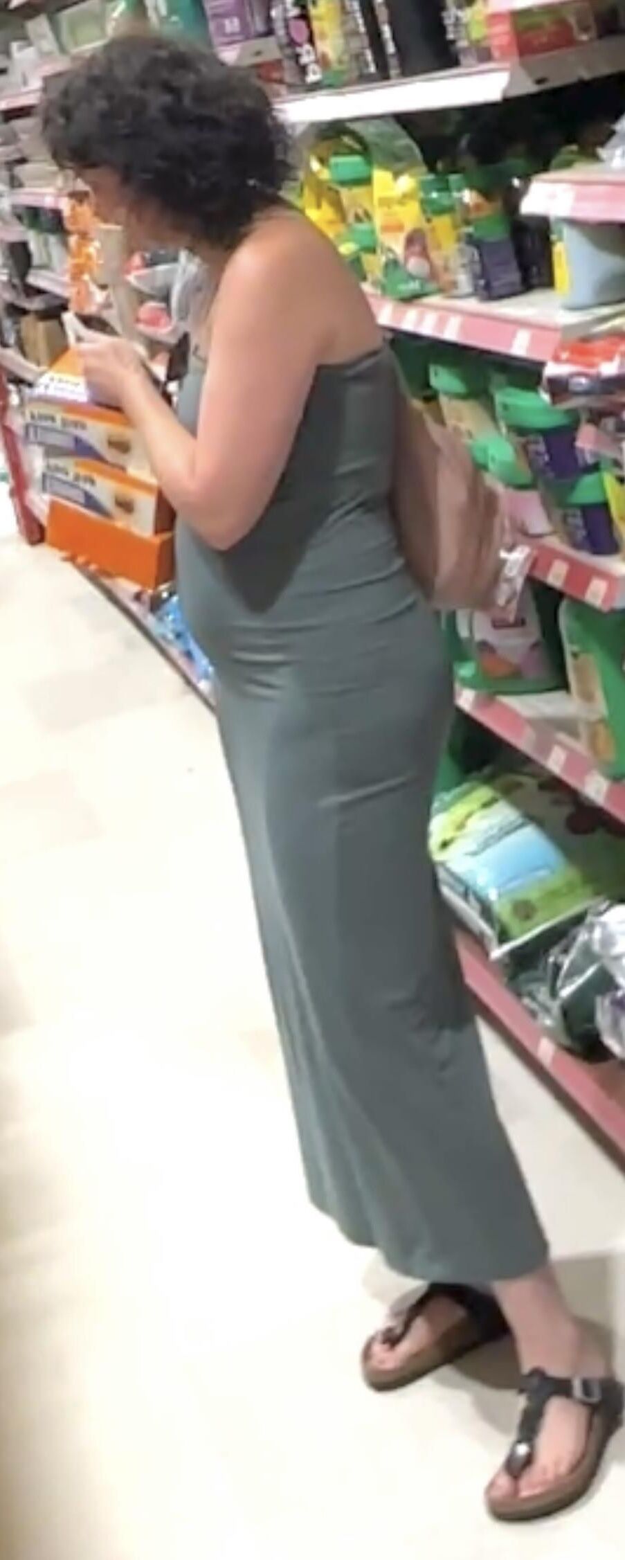 MILF ass shopping