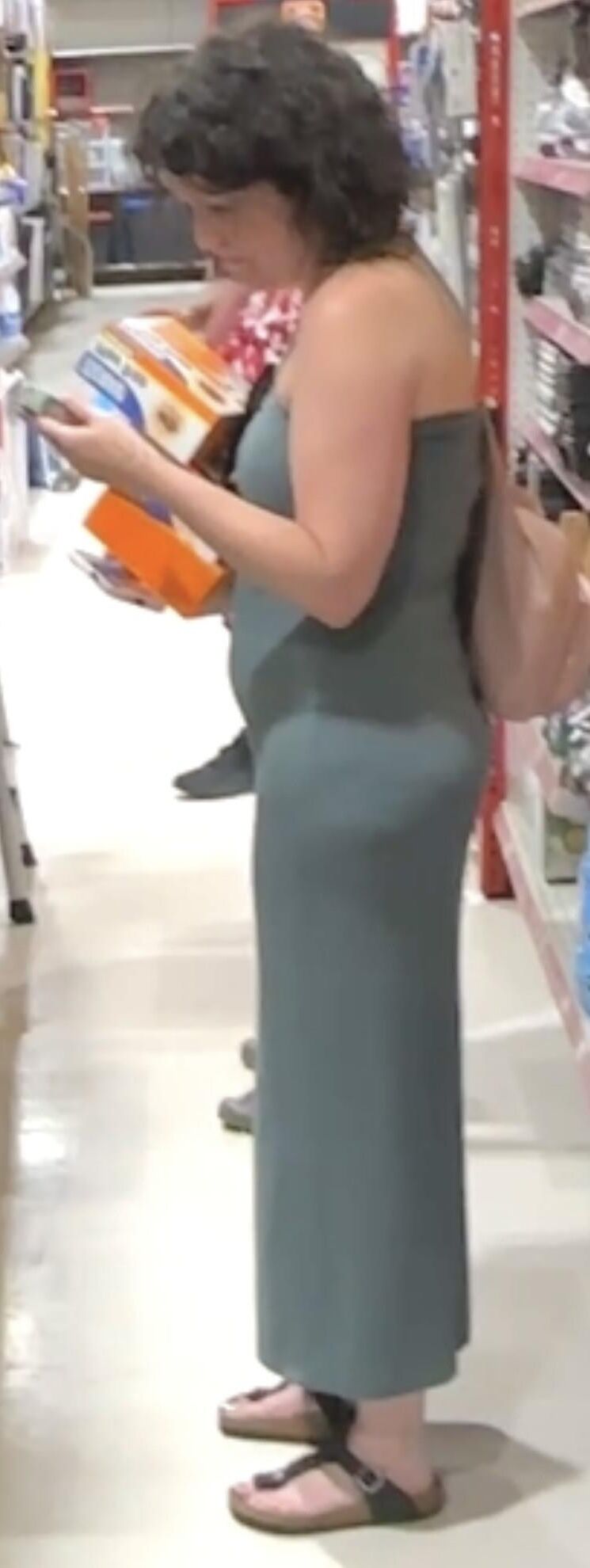 MILF ass shopping