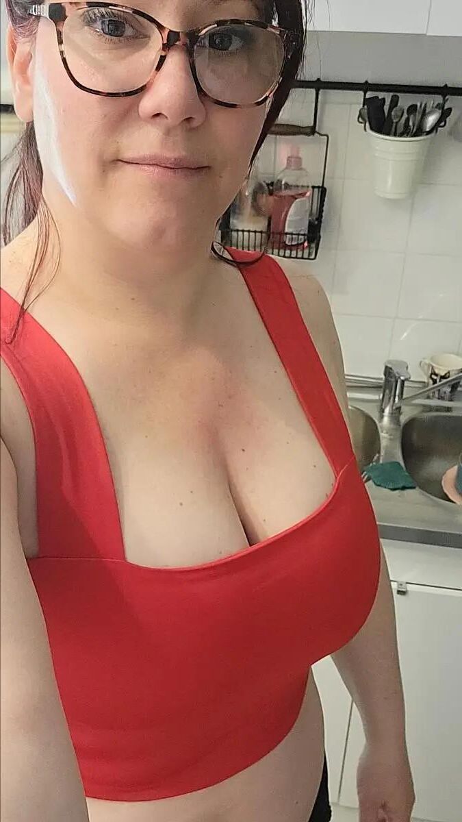 sexy busty mature slut 