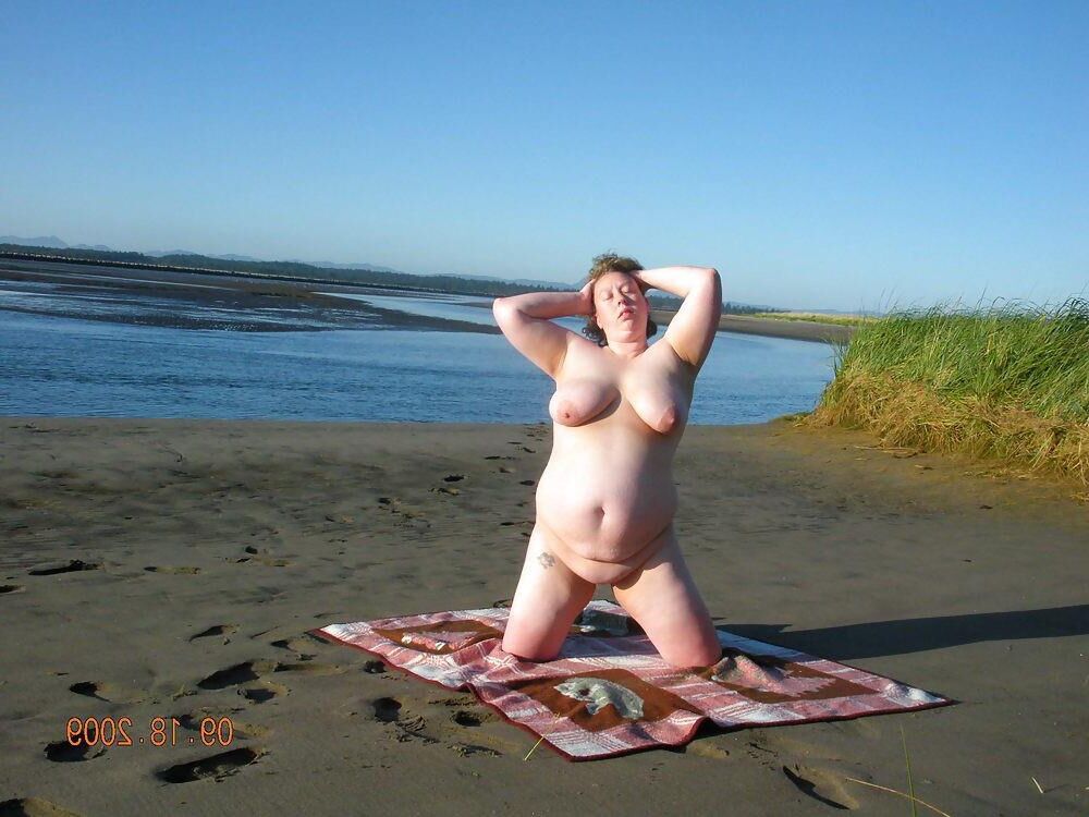 Шлюха BBW нуждается в обнаженной.