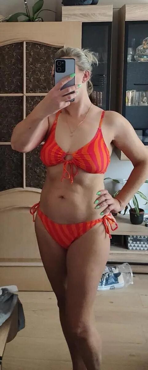 sexy busty mature slut 