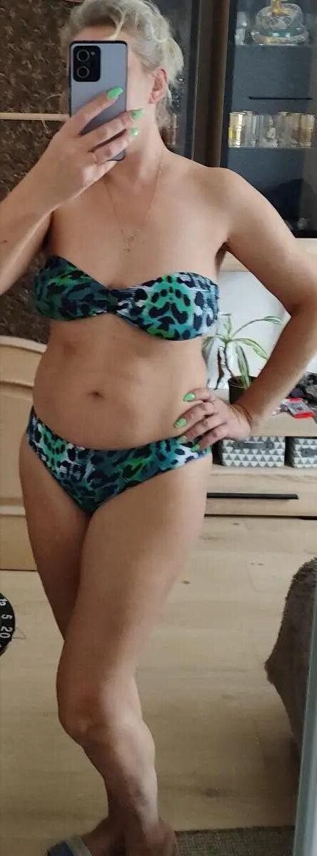 sexy busty mature slut 