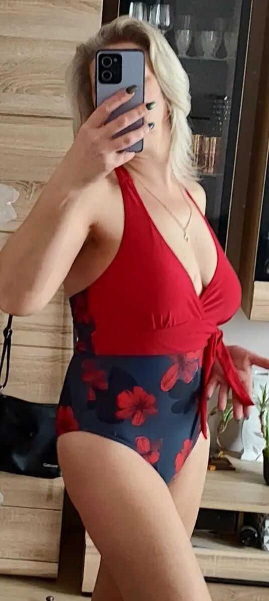 sexy busty mature slut 