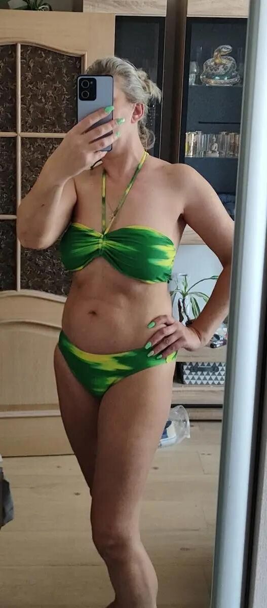 sexy busty mature slut 