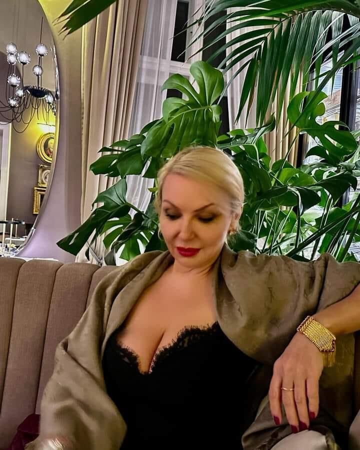 slutty milfs and escort whores 