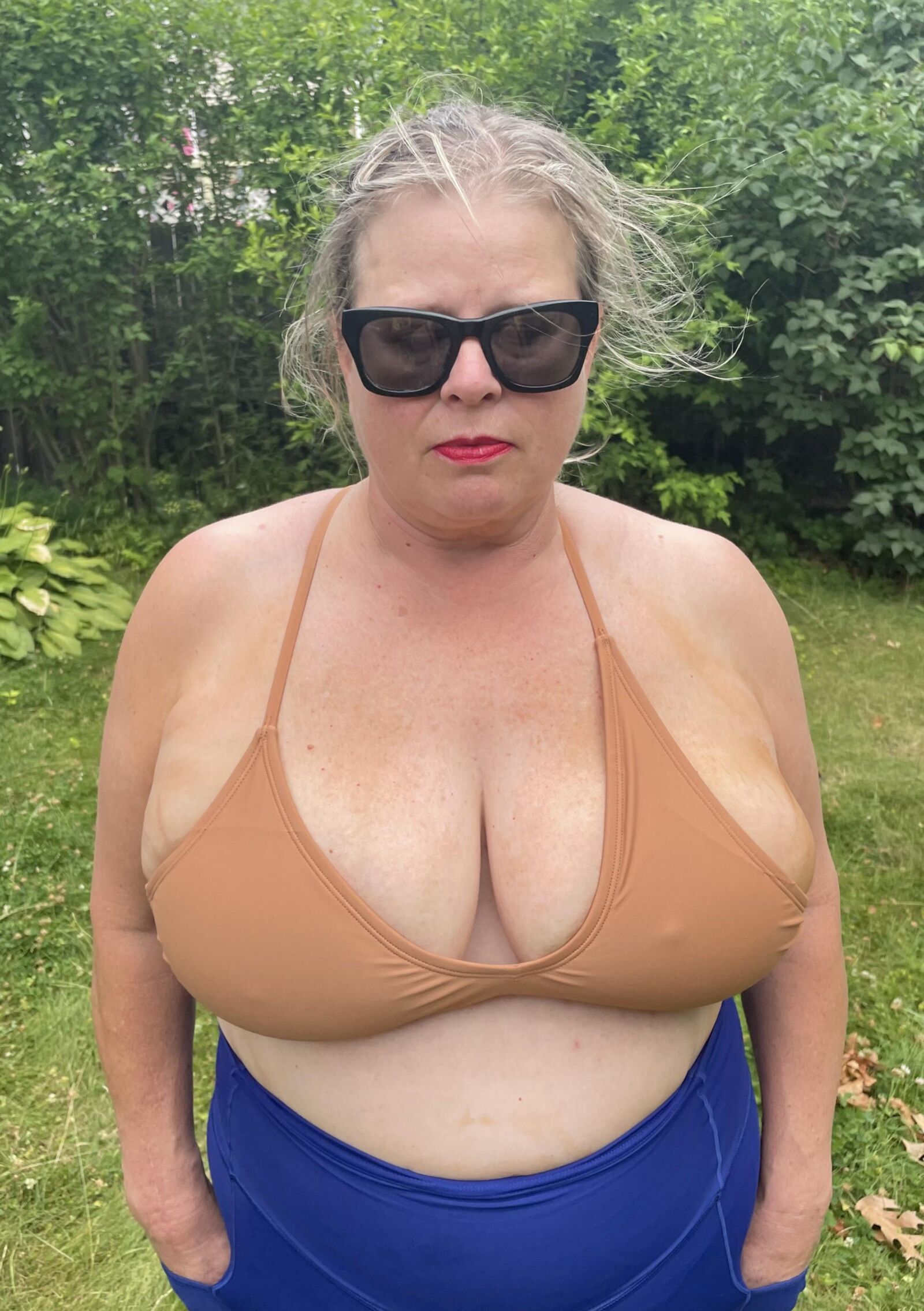 biquíni marrom