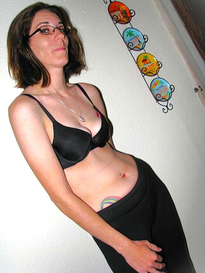 White Trash SlutWife enjoying her bulls