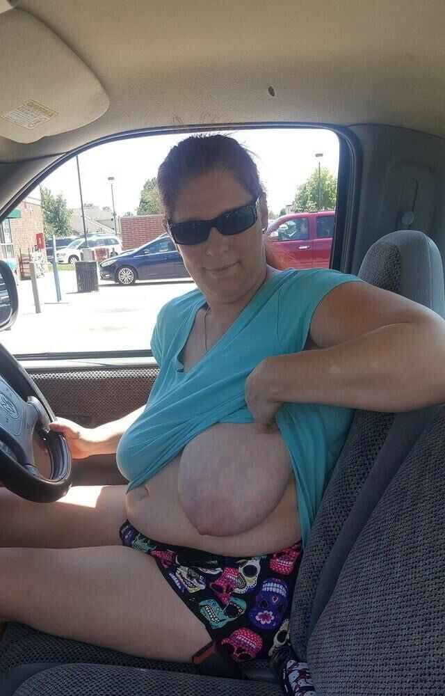 Hey mom, show me one tit! 