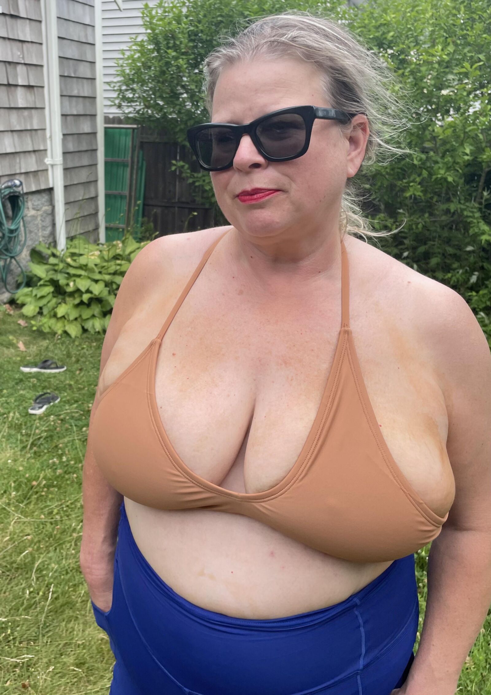 biquíni marrom