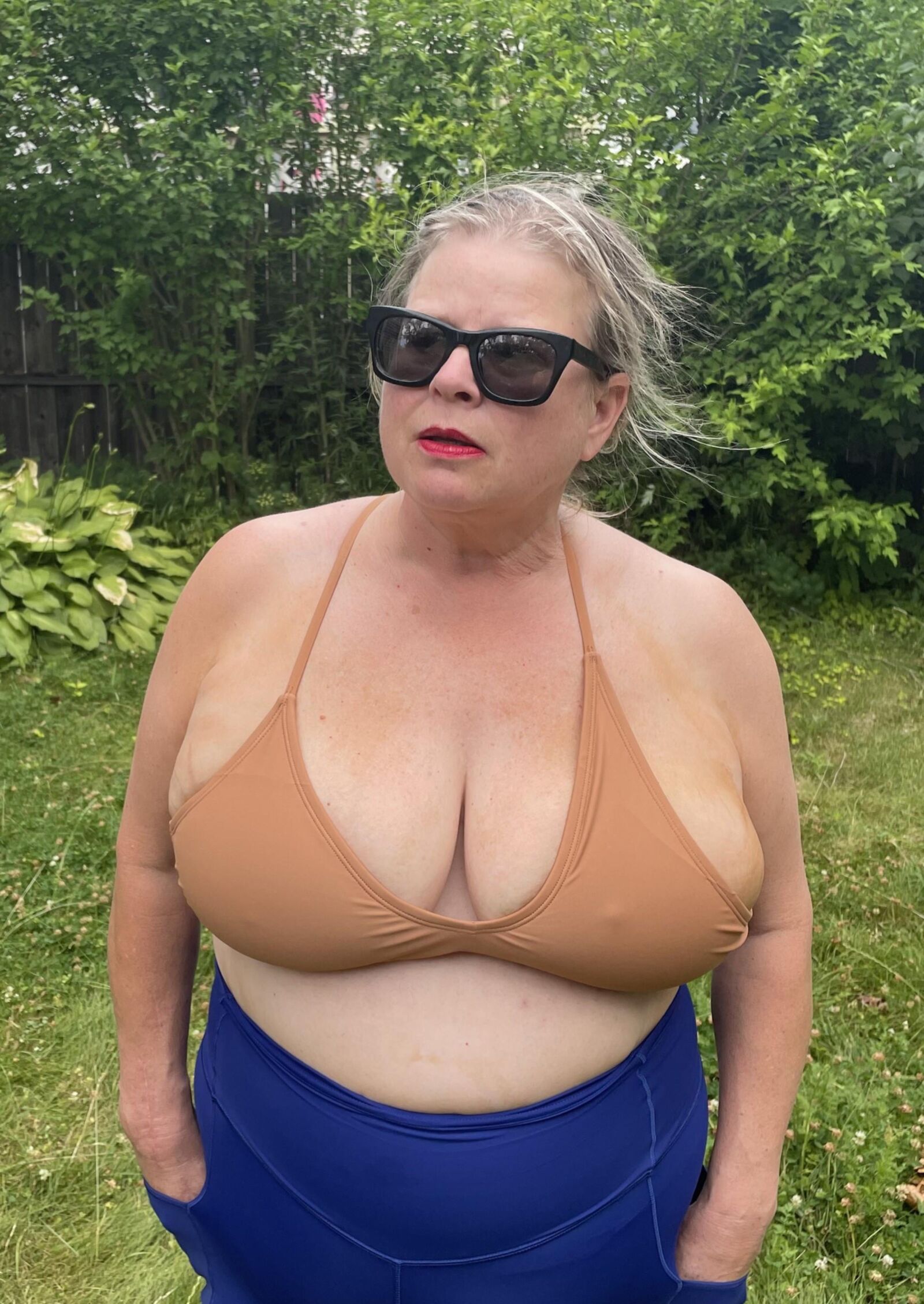 biquíni marrom
