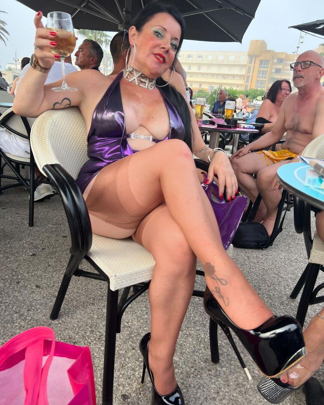 Oh no, mom is drunk again! 