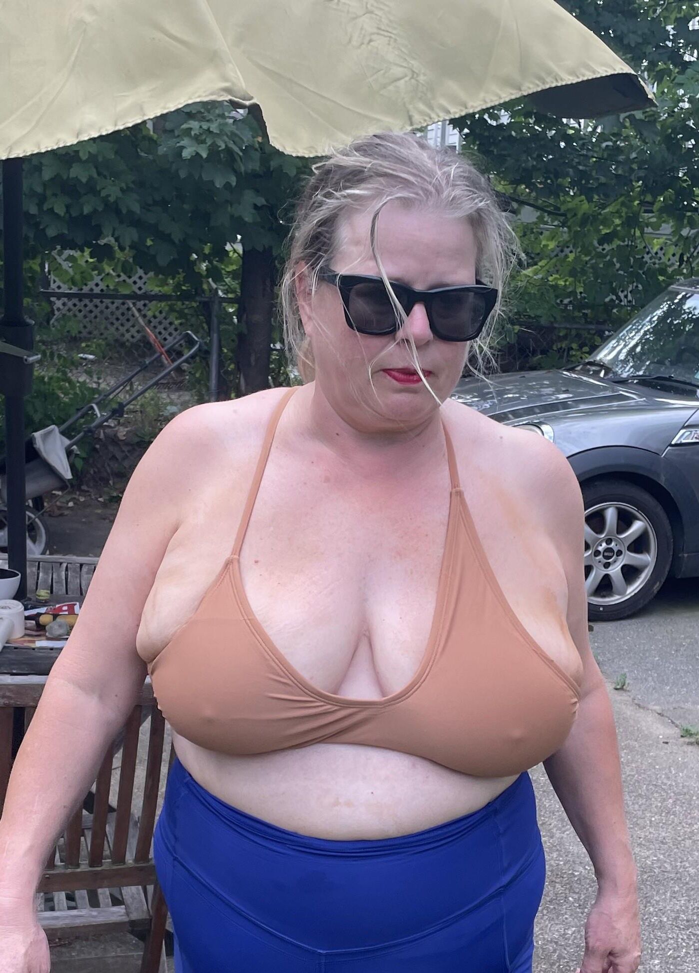biquíni marrom