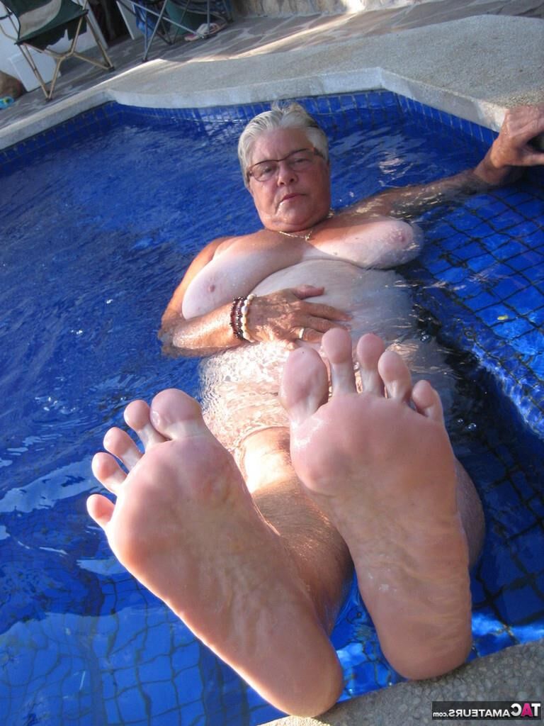 MILF Paradise: Granny's Tired Feet Could Use a Massage