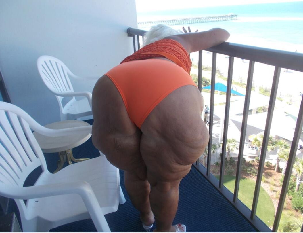 Pears Collection Monster Booty amadurece