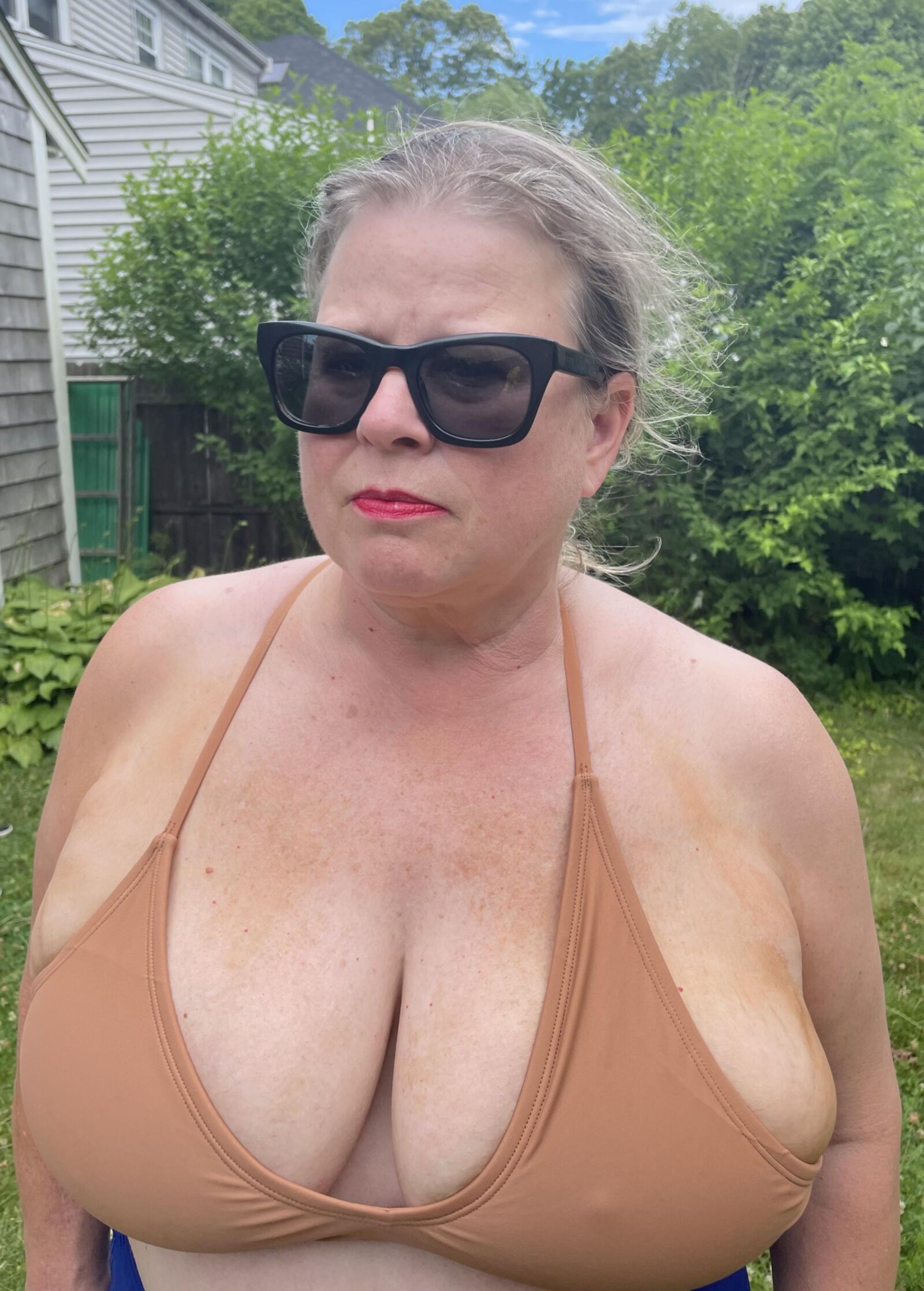biquíni marrom