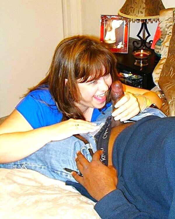 White Trash SlutWife enjoying her bulls