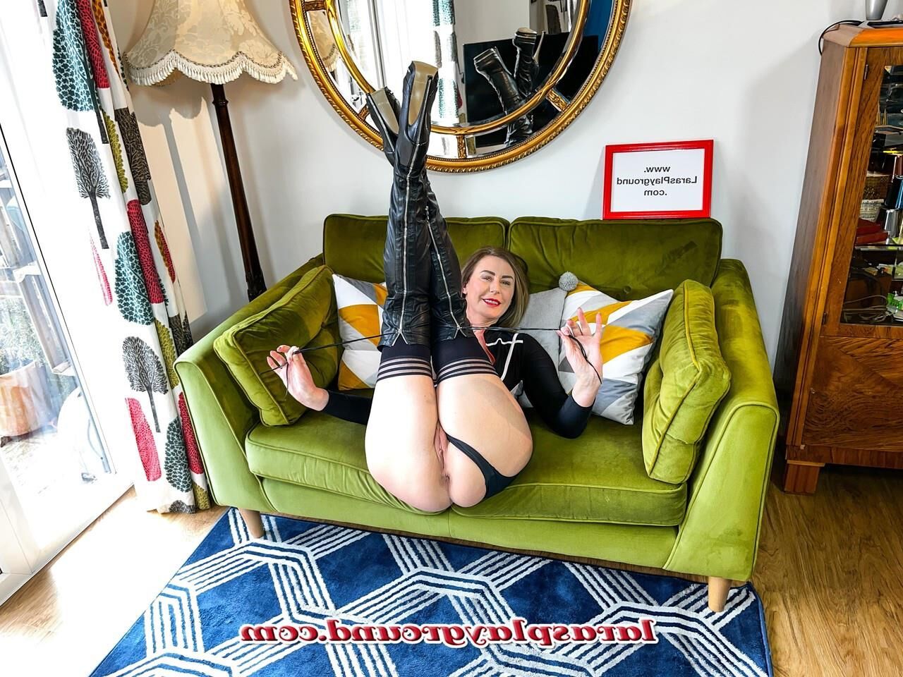 Jo legs up
