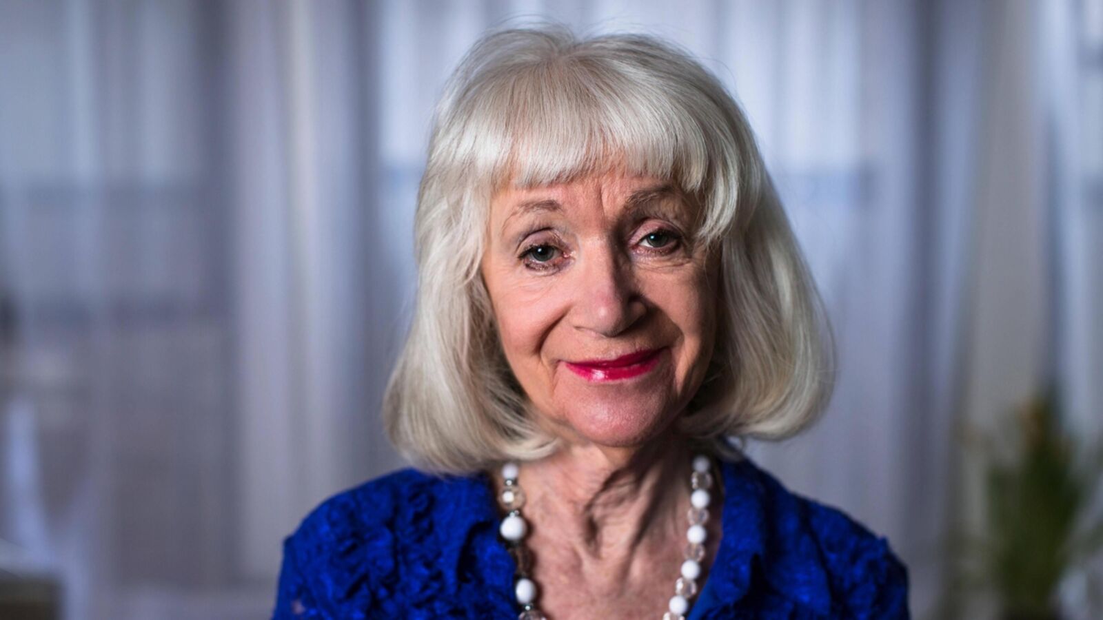  Sexy old ladies with red lipstick 