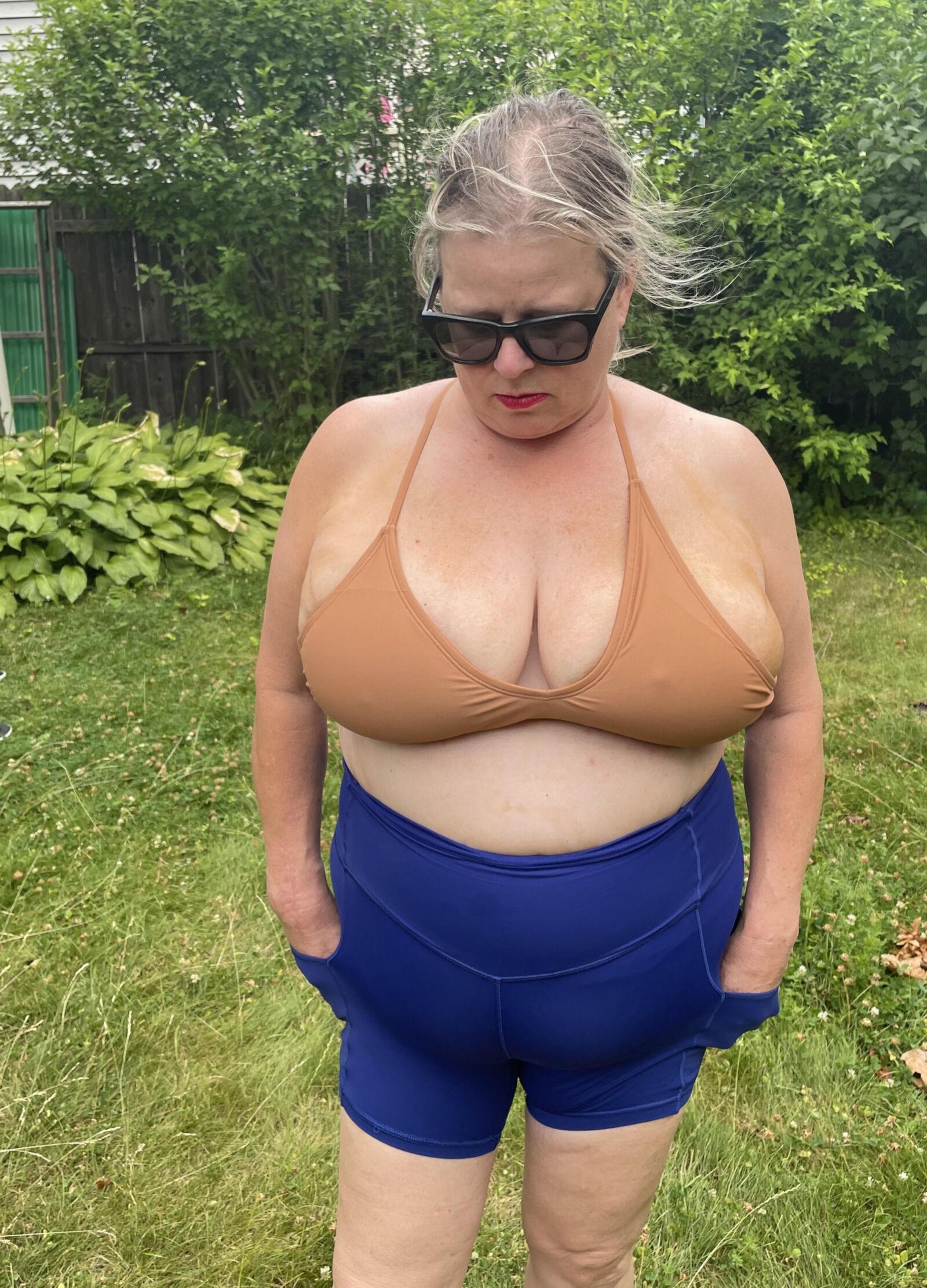 biquíni marrom