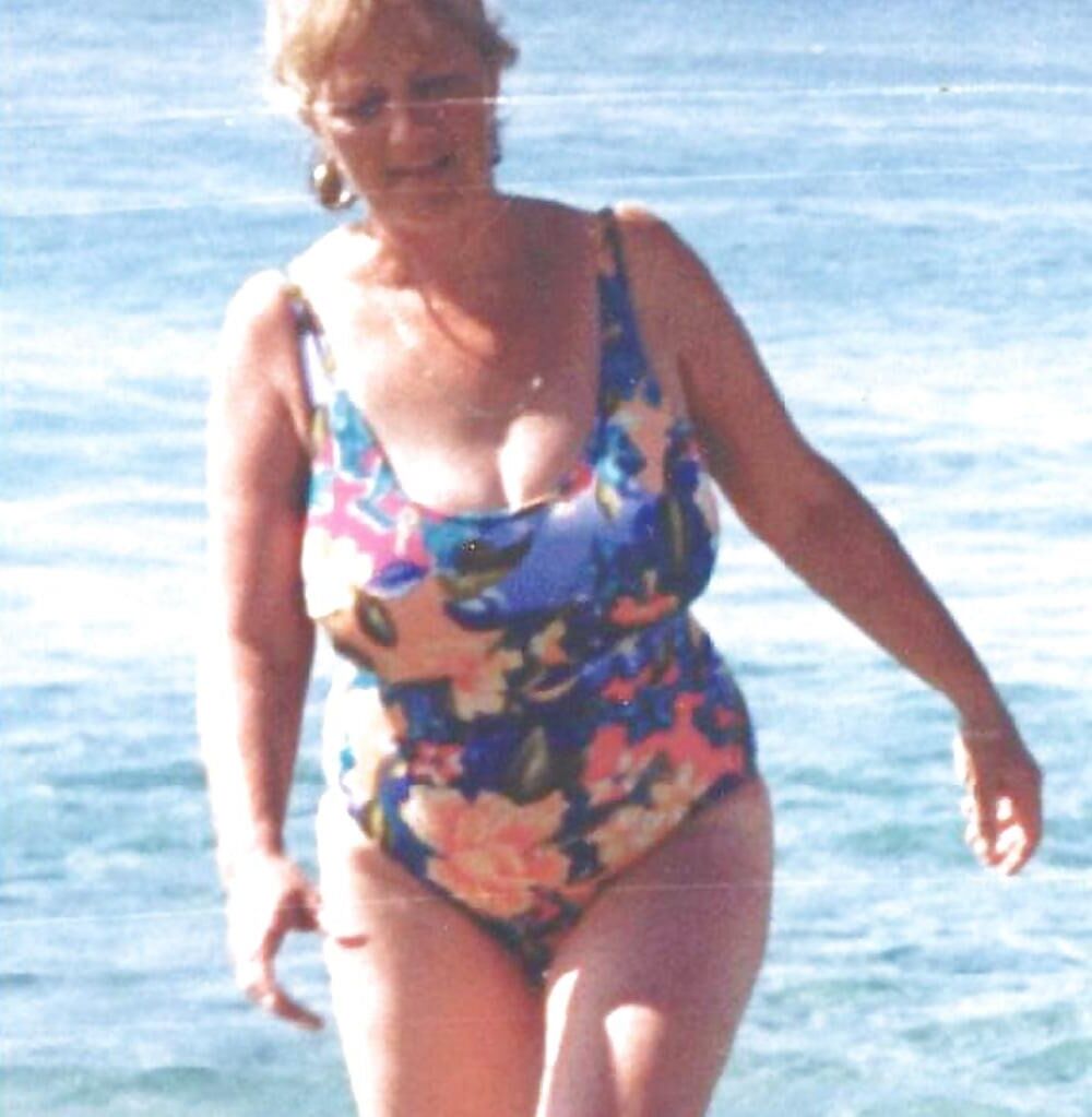 Top Busting Swimsuit Tits Mature Special 